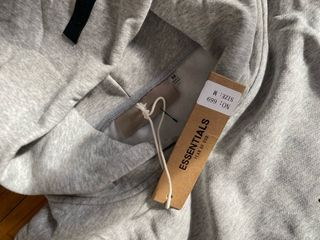 Sudadera Essentials Fear of God Gris