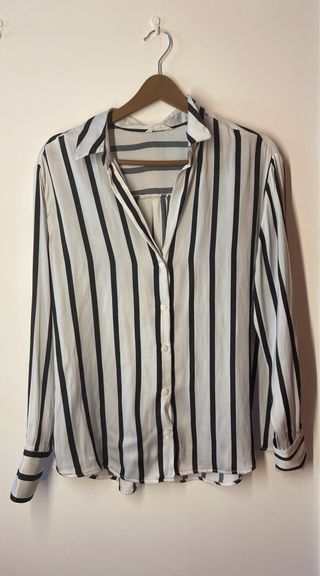 Camicia a righe bianche e nere