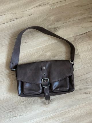 Bolso marrón tipo cuero – Pull&Bear