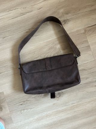Bolso marrón tipo cuero – Pull&Bear