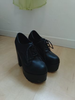 Zapatos de tacón y plataforma negros