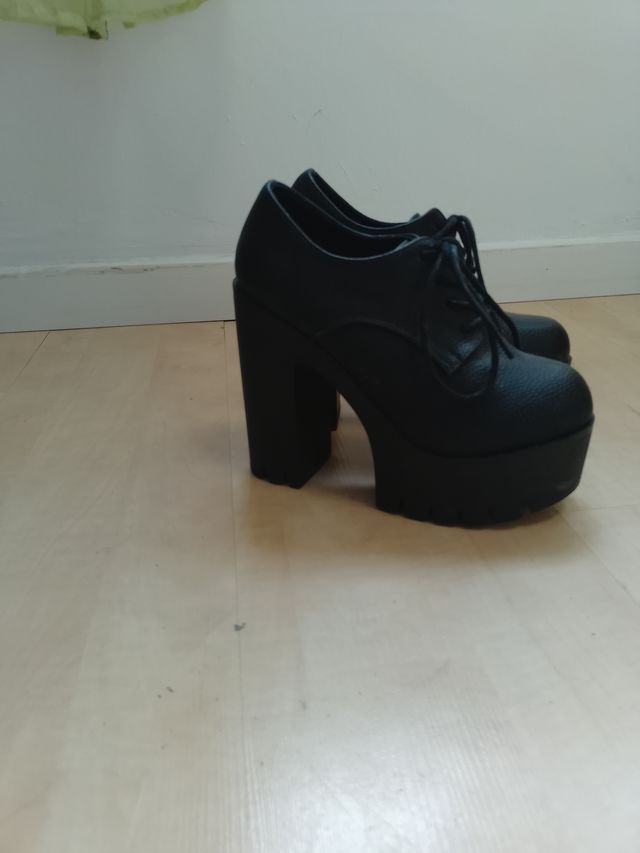 Zapatos de tacón y plataforma negros