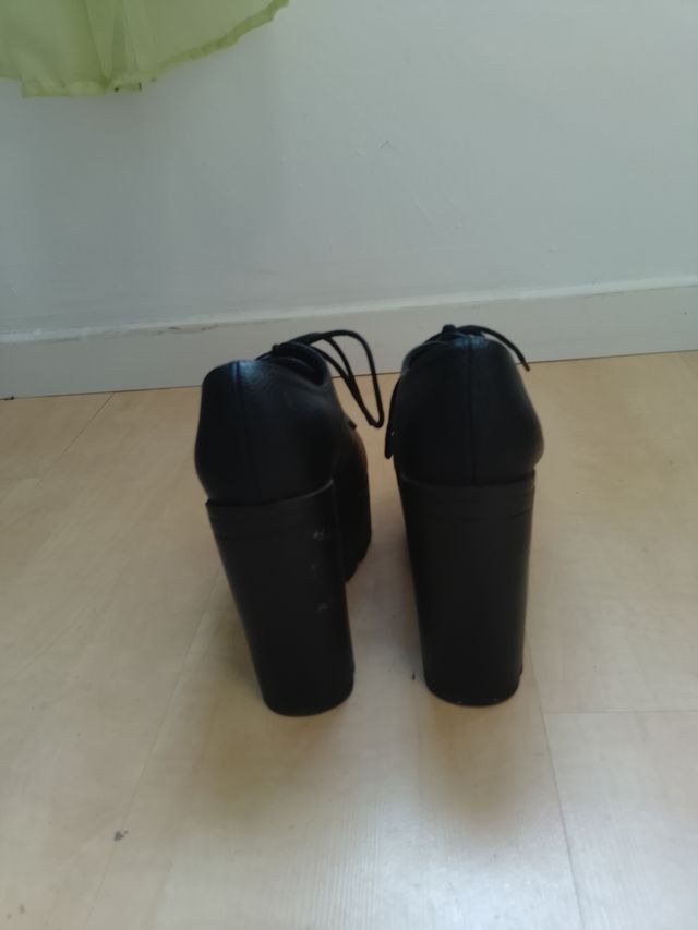 Zapatos de tacón y plataforma negros