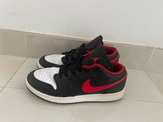Zapatillas Jordan Negras y Rojas negociable