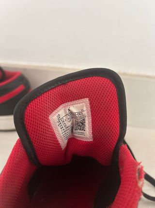 Zapatillas Jordan Negras y Rojas negociable