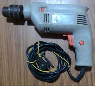 Taladro percutor marca POWER TOOL de 500W