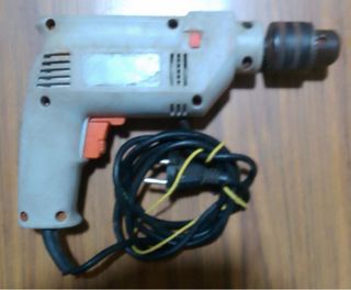 Taladro percutor marca POWER TOOL de 500W