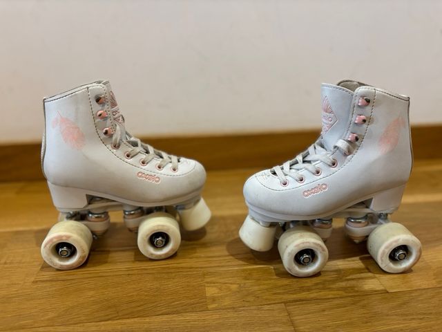 Patines de patinaje blancos y rosas