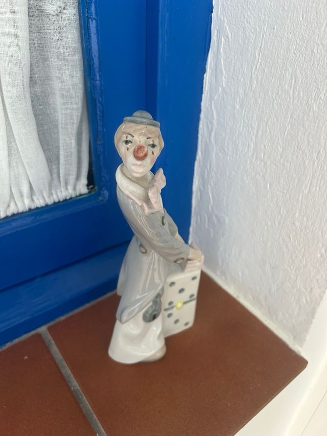 Figura de porcelana payaso con maleta