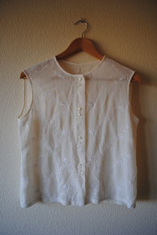 Top beige bordado estilo vintage COMO NUEVO
