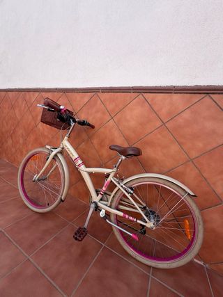Bicicleta BTWIN con cesta