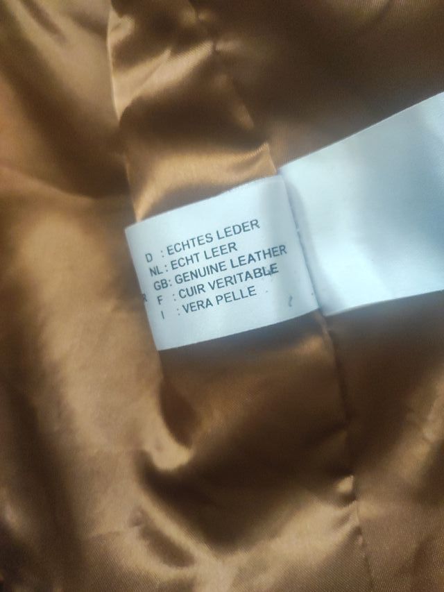 Chaqueta de autentica piel. Talla 38. Marrón.