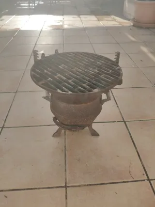 Barbacoa antigua hierro fundido