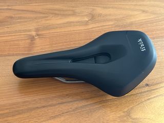 Sillín Fi'zi:k Terra Aidon 145mm Negro