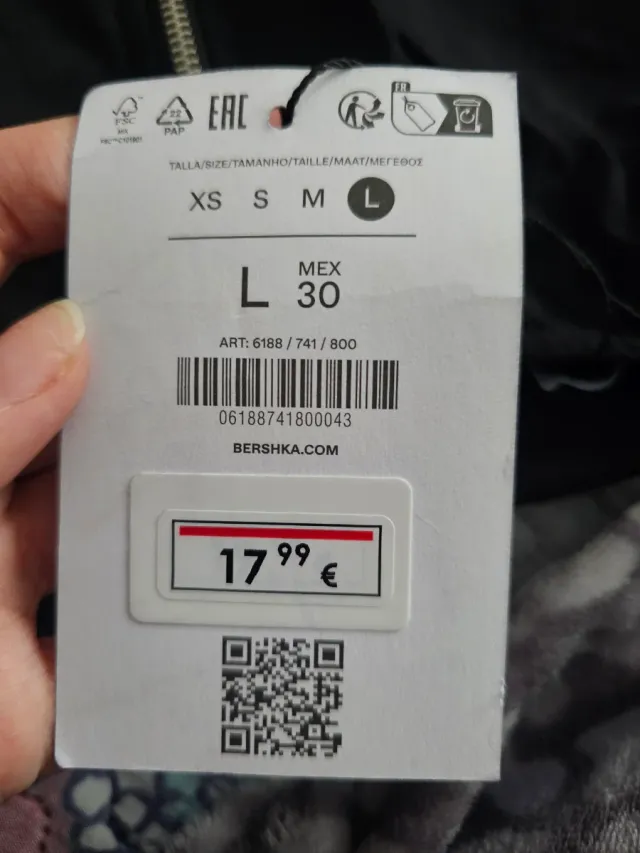 Top Bershka manga larga escote barco negro