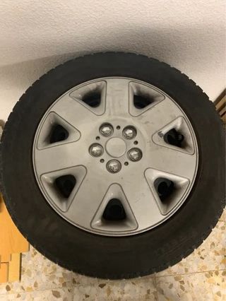 4 ruedas / llantas de 16 pulgadas.