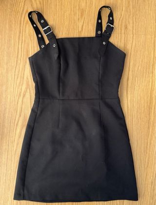 Vestido negro Bershka con tirantes