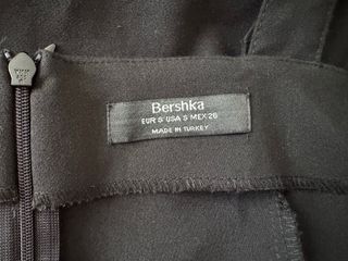Vestido negro Bershka con tirantes