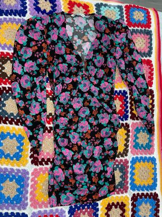 Vestido flores hombreras