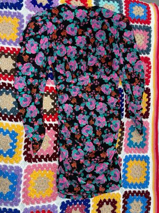Vestido flores hombreras