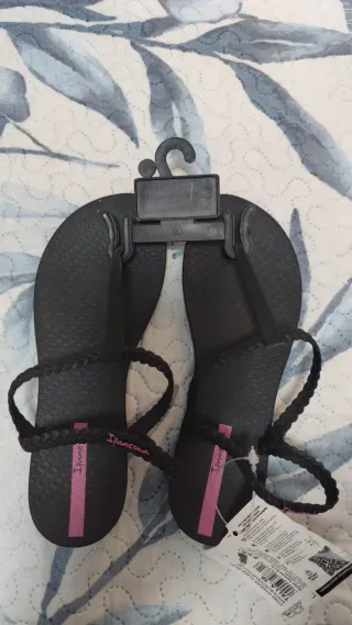 Zapatillas Ipanema Talla 38 Negras Rosas, nuevas.