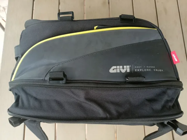 Bolsa depósito Givi EA130 imanes 26L.