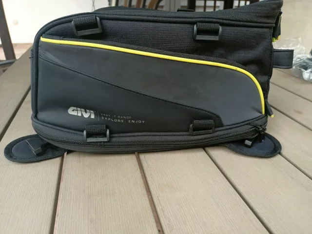 Bolsa depósito Givi EA130 imanes 26L.