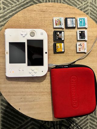Nintendo 2DS bianco e rosso + 7 giochi