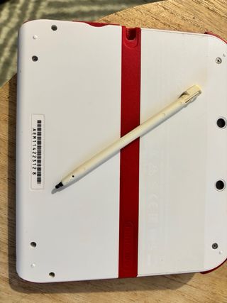 Nintendo 2DS bianco e rosso + 7 giochi