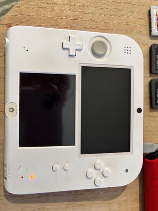 Nintendo 2DS bianco e rosso + 7 giochi