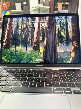 MacBook Pro 2020 256GB 8GB RAM Touch Bar