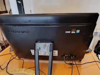 Ordenador de mesa Lenovo Negro