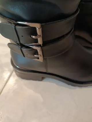 Botas altas de piel negras