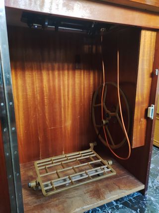 Máquina de coser antigua CIMA con mueble