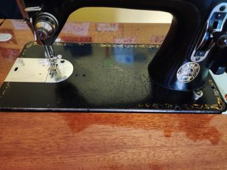 Máquina de coser antigua CIMA con mueble