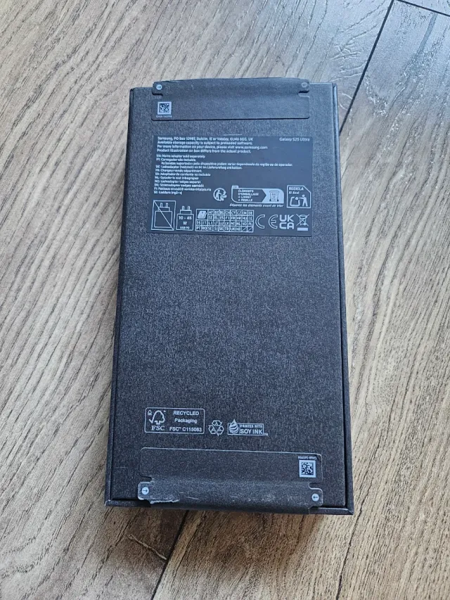 Samsung S25 ultra impoluto, no tiene ni un rasguño