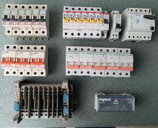Componentes de cuadro de luz electrónico