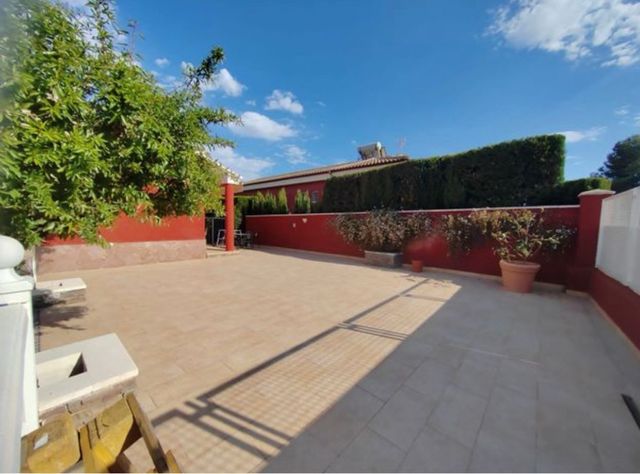 Alquiler Chalet con Jardín