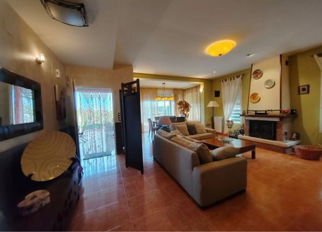 Alquiler Chalet con Jardín