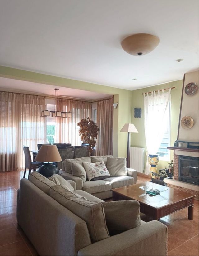 Alquiler Chalet con Jardín