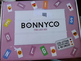 Caja de Luz Bonnyco con Letras y Emojis