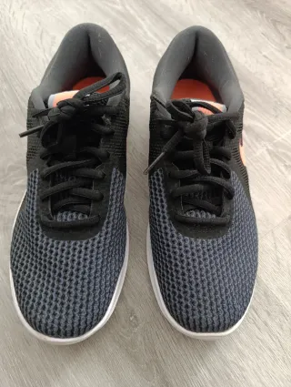 Zapatillas Nike Negras y Naranjas