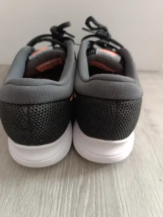 Zapatillas Nike Negras y Naranjas
