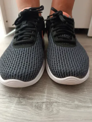 Zapatillas Nike Negras y Naranjas