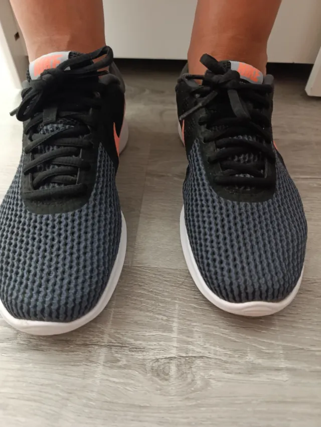 Zapatillas Nike Negras y Naranjas