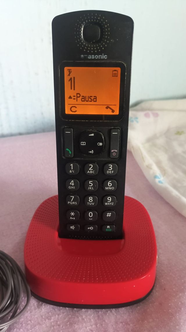 Teléfono Inalámbrico Panasonic Negro y Rojo