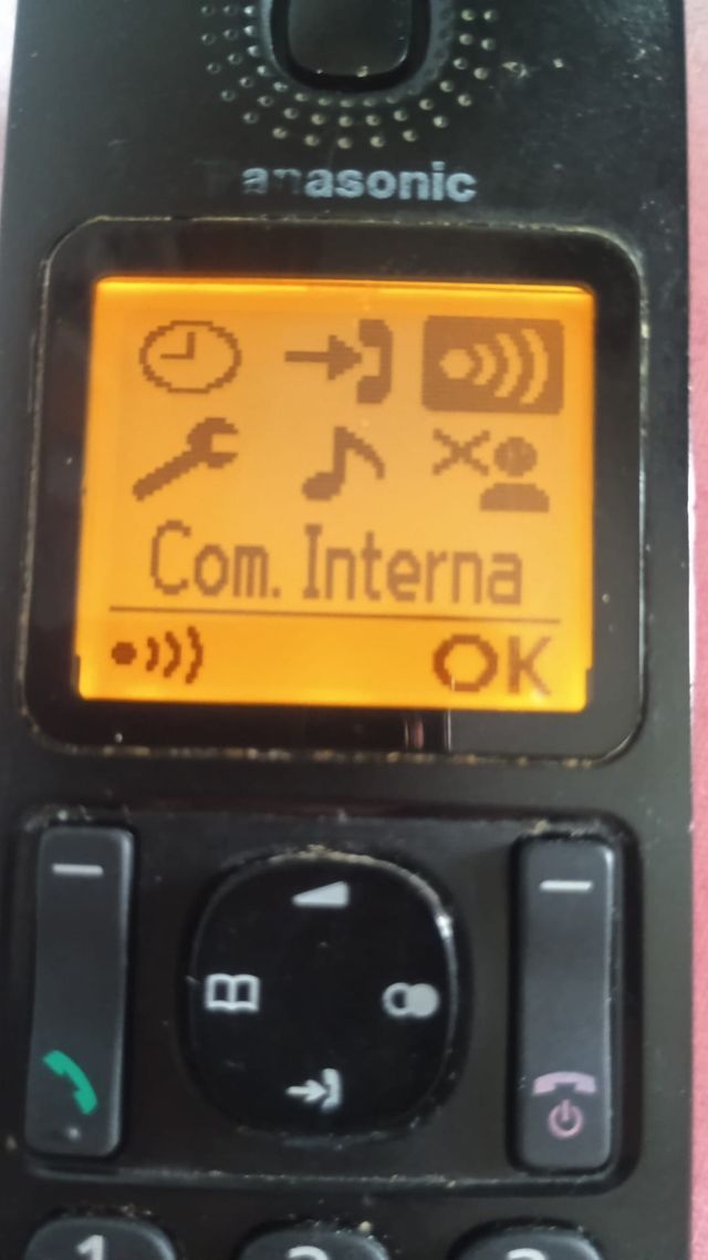 Teléfono Inalámbrico Panasonic Negro y Rojo