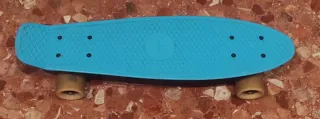 Monopatín azul