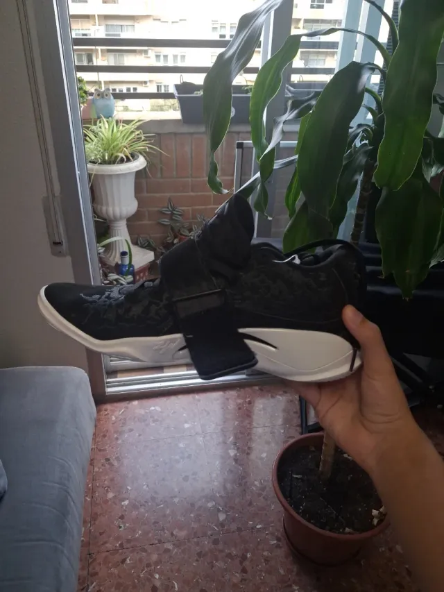 Jordan Zion 3 Negro/Blanco