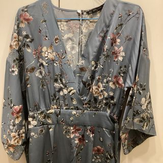 Mono Zara gris estampado en flores